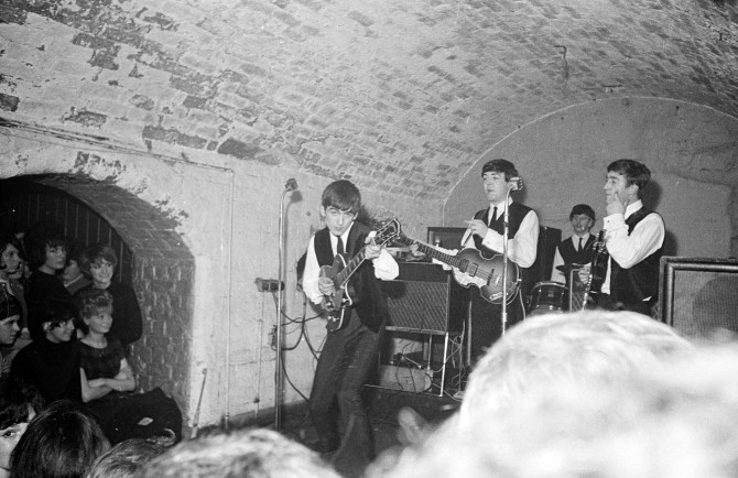 beatles-im-Cavern-Club.jpg